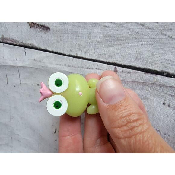 Bratz Big Babyz Babies Doll YASMIN FROG 1.5 inches Princess Frog Cake Topper - Picture 3 of 6